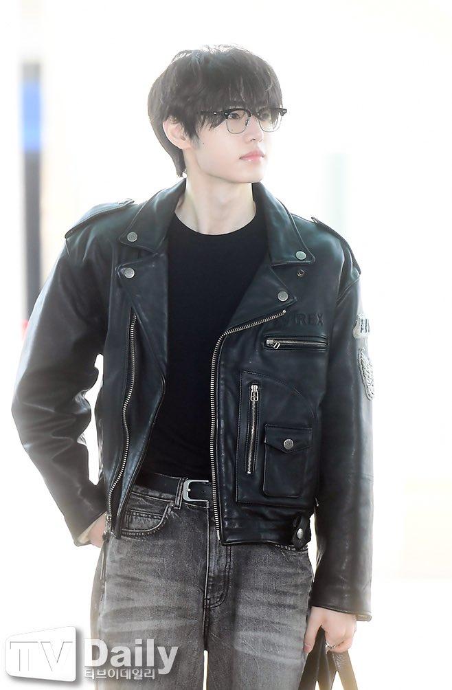enhypenupdates's tweet photo. [AIRPORT] 240422

SUNGHOON at Incheon Airport on their way to the U.S. | Press Photo (1)

@ENHYPEN_members @ENHYPEN #ENHYPEN #엔하이픈 #SUNGHOON #성훈 https://t.co/h5YrBTTg0P