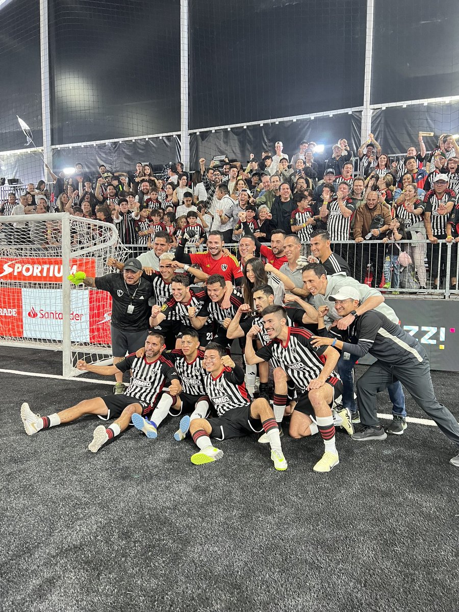 diegorm1108's tweet photo. @ClubDeCuervos está en playoffs de la @kingsleague_am 
#Cuervos partidazo vs Raniza. https://t.co/KsfGRkHmfi