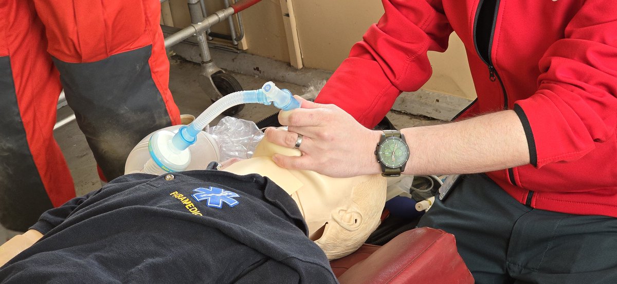 NWECTeam's tweet image. Busy but fun weekend at #HawkstonePark #motocross #motox with #fasteddy. 
Few casualties treated quickly and safely managed. Enhanced skills meant most could be treated on site. 
Some time for equipment familiarisation and training too. #forwhensecondscount