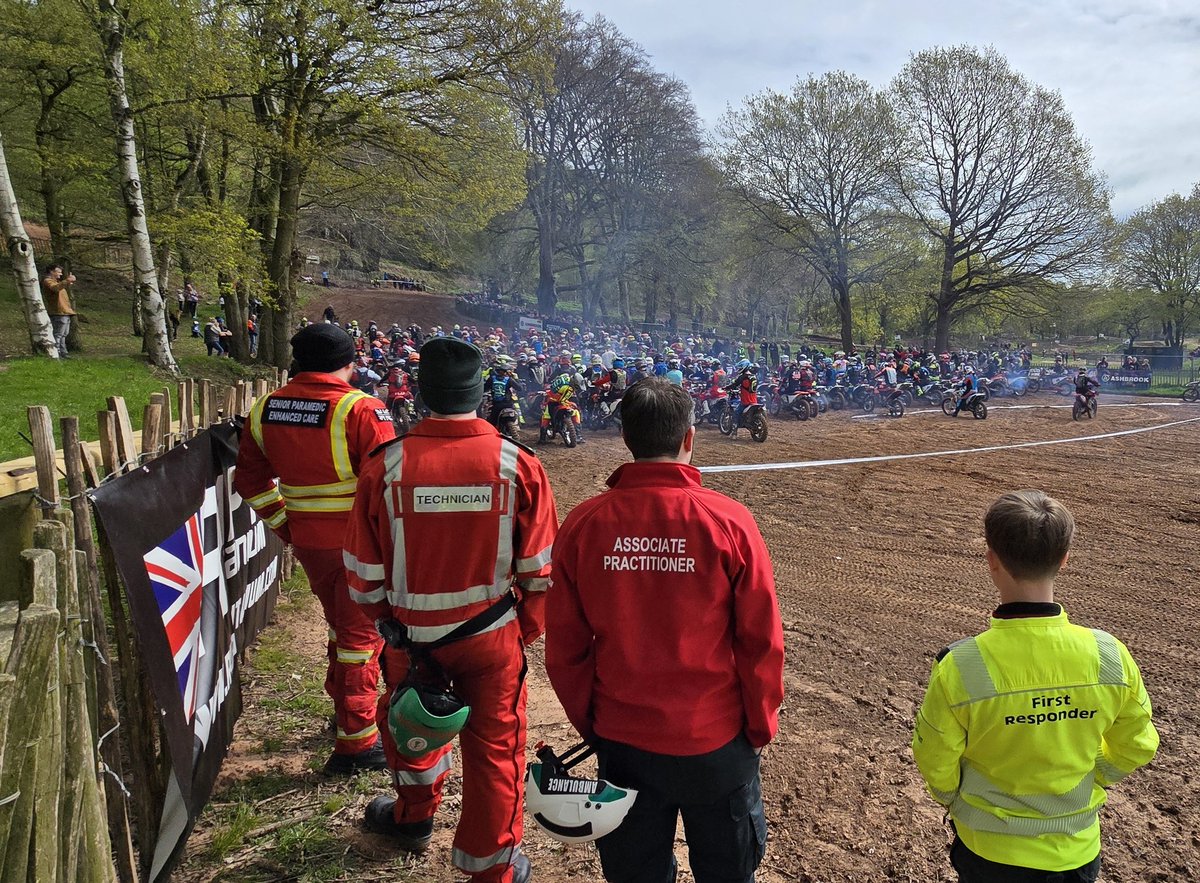NWECTeam's tweet image. Busy but fun weekend at #HawkstonePark #motocross #motox with #fasteddy. 
Few casualties treated quickly and safely managed. Enhanced skills meant most could be treated on site. 
Some time for equipment familiarisation and training too. #forwhensecondscount