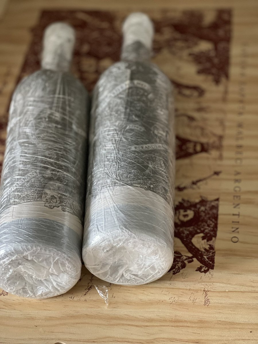 Larryyyz18's tweet photo. Dinner tonight will be at what I consider the best value Peking Duck restaurant in Beijingβif you donβt count the wine and spirits we brought ourselves. The price for the food and ambiance might just shock you! Canβt waitπ #BeijingEats #PekingDuck #BeijingDining #ValueKing https://t.co/nPqVUXGIhe