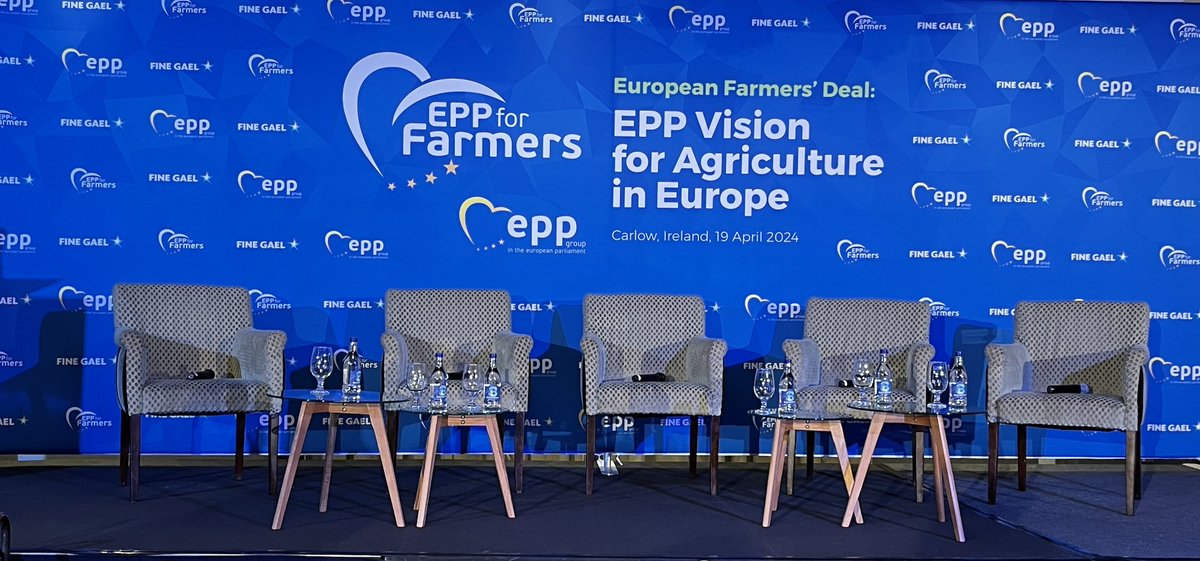 It is difficult to adequately describe the train wreck that was the @EPPGroup @FineGael EPP for farmers conference in Carlow on Friday, so instead I'm going to share this lovely photo of all the EPP and Fine Gael people who actually demonstrated their support and respect for