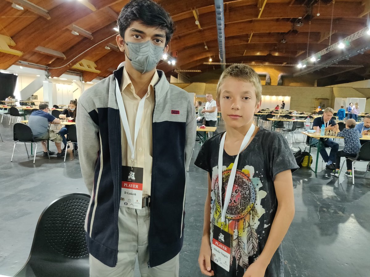 17-year-old GUKESH wins the Candidates! 
Here is a picture of 14-year-old #Gukesh and 12-year-old me in Riga, 2021 🙃