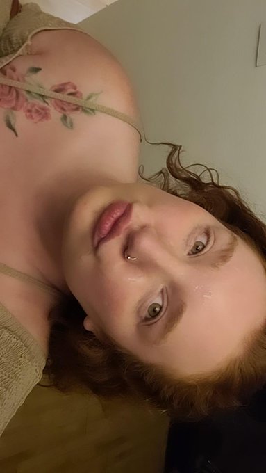 If you look close there's cum on my face ;) selling video chats all night ♡♡ this is so much fun, dm<a href="/tag/videochat"class="tags"><span>#videochat</span></a><a href="/tag/videocall"class="tags"><span>#videocall</span></a>