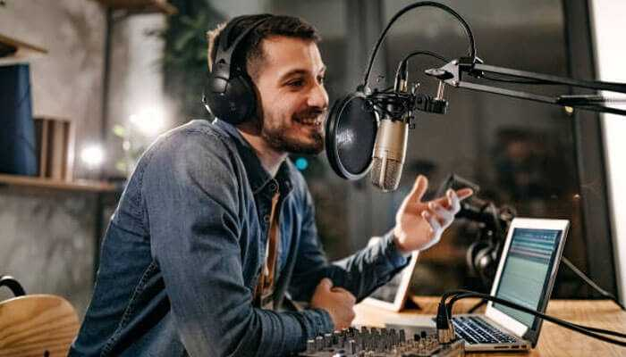 How To Create An Effective Podcast Marketing Strategy

#PodcastMarketing #PodcastPromotion #Tips #Growth #contentmarketing #AudioMarketing #community @buffer @RiversidedotFM @buzzsprout @Ausha_EN @jiksl 
tycoonstory.com/how-to-create-…