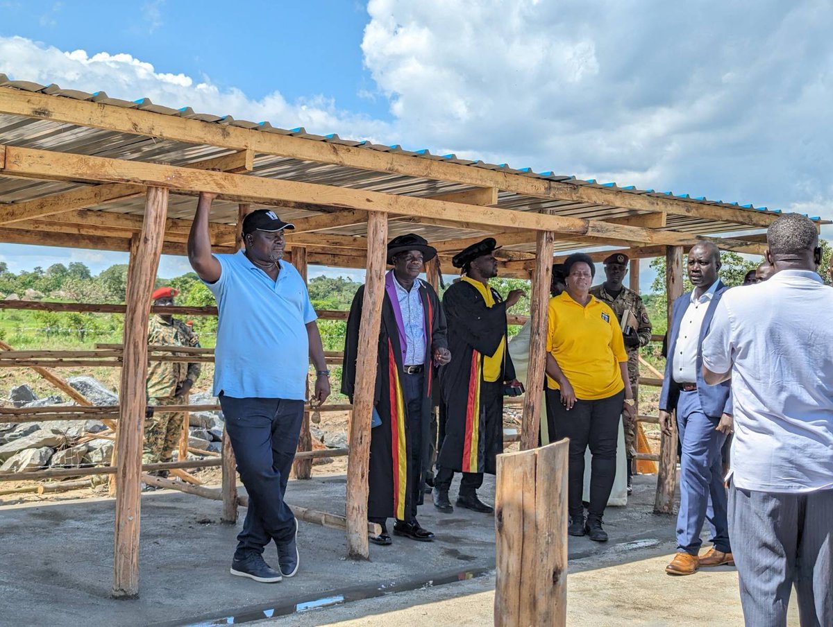 JaneBarekye's tweet photo. The Minister of State for Northern Uganda, Dr. @KennethOmona presided over the graduation ceremony of 584 students who have completed their vocational training in  various disciplines at Acholi Zonal Presidential Industrial Hub located in Gulu district. To the graduates, congratulations on reaching this milestone!