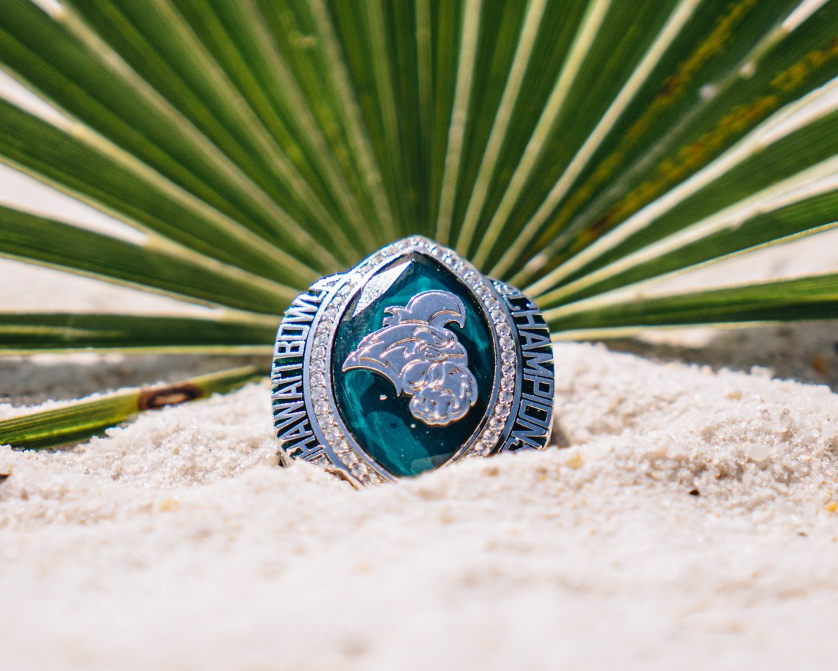 CoastalFootball's tweet photo. Aloha! 💍 

#BALLATTHEBEACH | #FAM1LY | #TEALNATION https://t.co/gy0XIhK6yC
