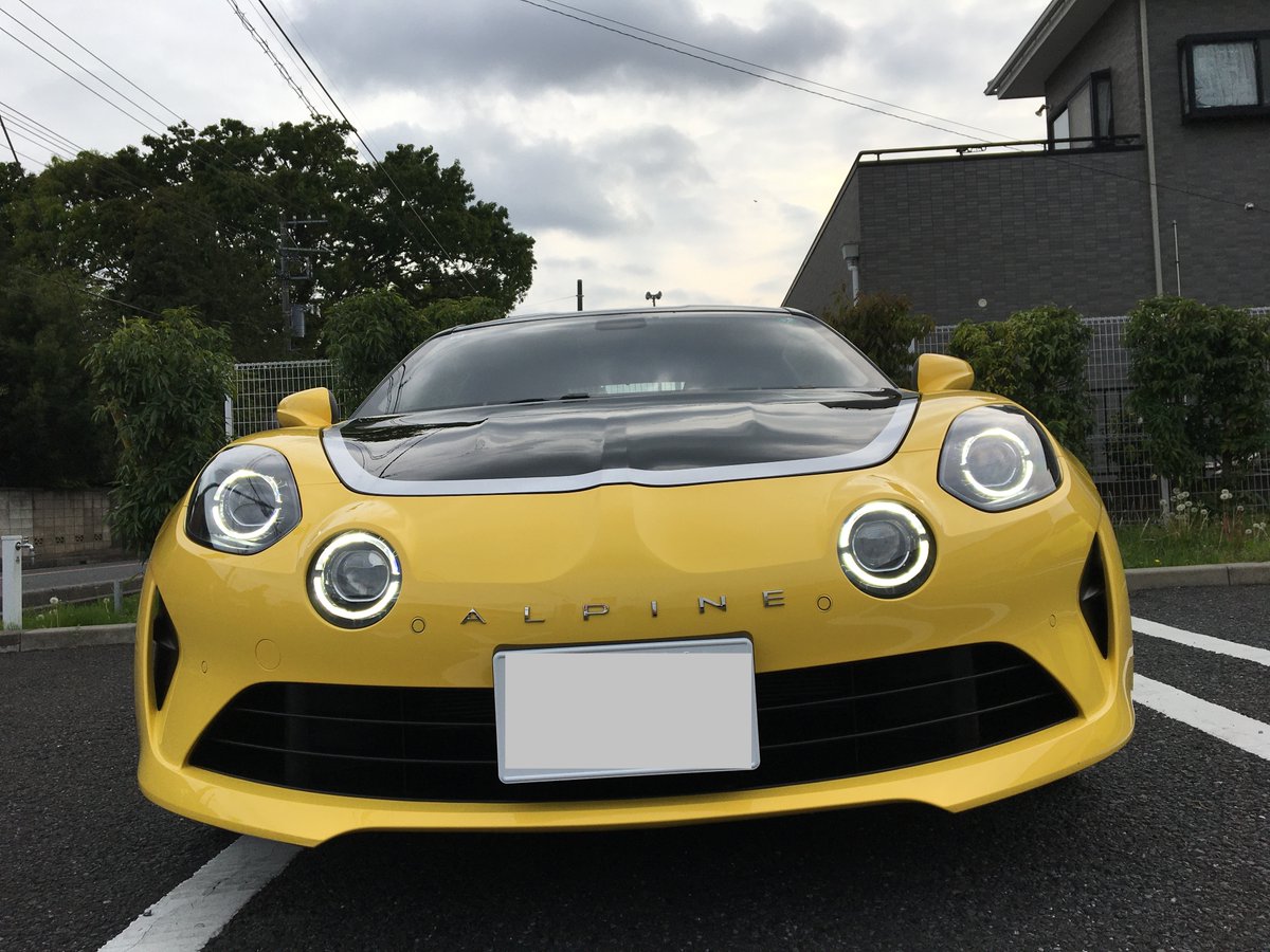 サーキット走行明けなので
パッドが炭化したブレーキダスト
先行車及び自車のタイヤ滓
ぶつかった昆虫の名残で
とんでもない状態に…
いつものＩＩＣさんにてプロの洗車
汚れに合わせた溶剤を駆使して純水洗車
面倒なホイールまで、毎度ながらありがとうございましたピカピカです😁