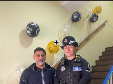A big thank you to Imam Salim who invited Brentwood and Epping Forest District Commander, Tina Cooper to Warley Mosque yesterday to join in with Eid celebrations!

#Warley
#CommunityPolicing
