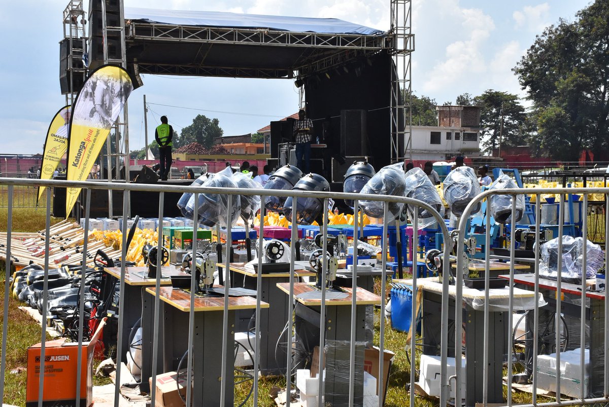 ChiefMuzzukulu's tweet photo. We strive to empower communities especially bazzukulu, economically by equipping them with self-help tools. When we invest in their potential, we unleash a ripple effect of prosperity on our economy that knows no bounds. It's this message we'll be taking to Kiryandongo on Friday. https://t.co/82epimLtSj