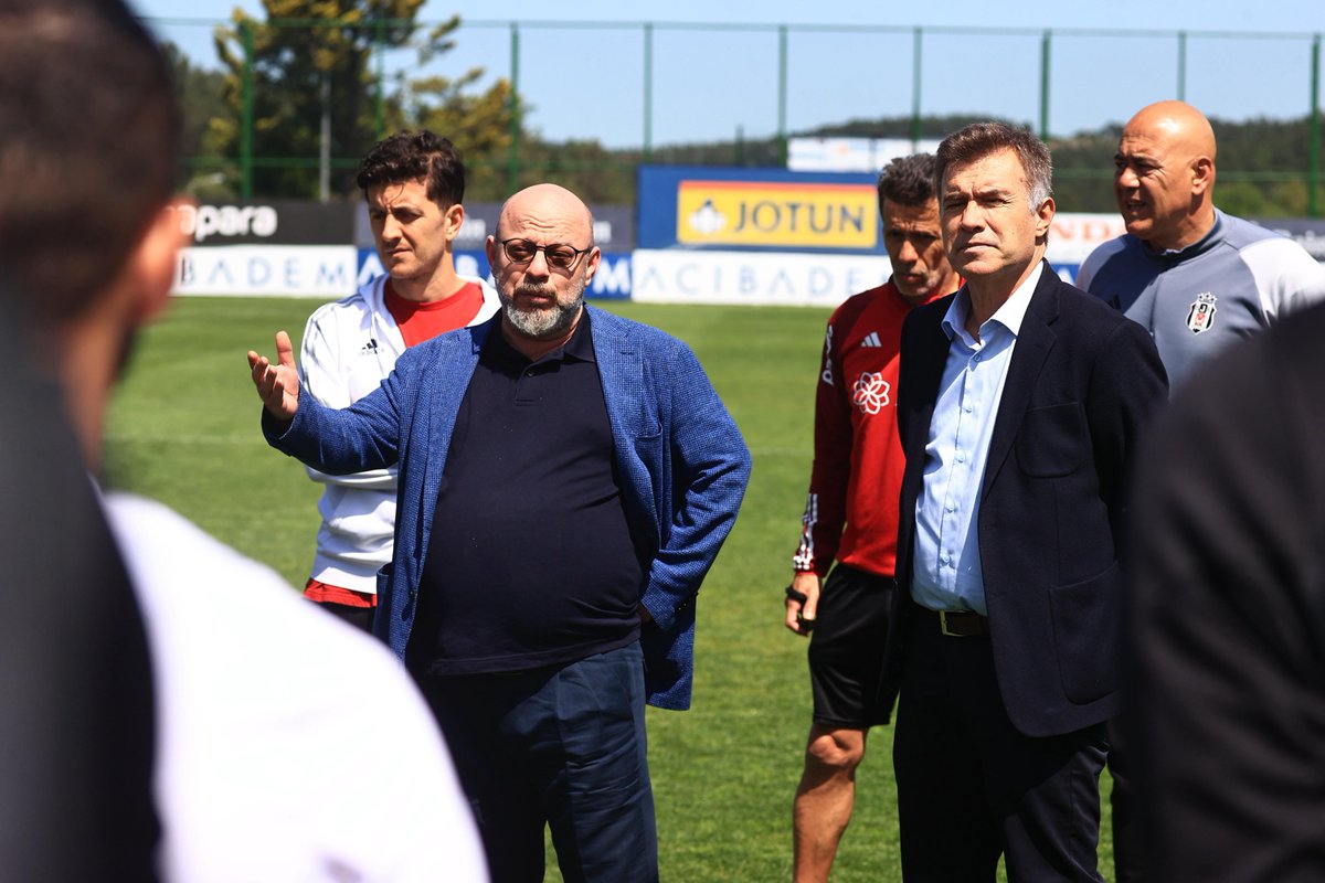 Yönetim Kurulu Üyelerimiz Futbol A Takımımızla Buluştu Asbaşkanlarımız Mete Vardar ile Onur Göçmez, Futbol Şube Sorumlumuz ve Futbolu Temsilen Basın Sözcümüz Feyyaz Uçar ile Futbol Takımları Genel Koordinatörümüz Samet Aybaba, BJK Nevzat Demir Tesisleri’nde Futbol A Takımımızla