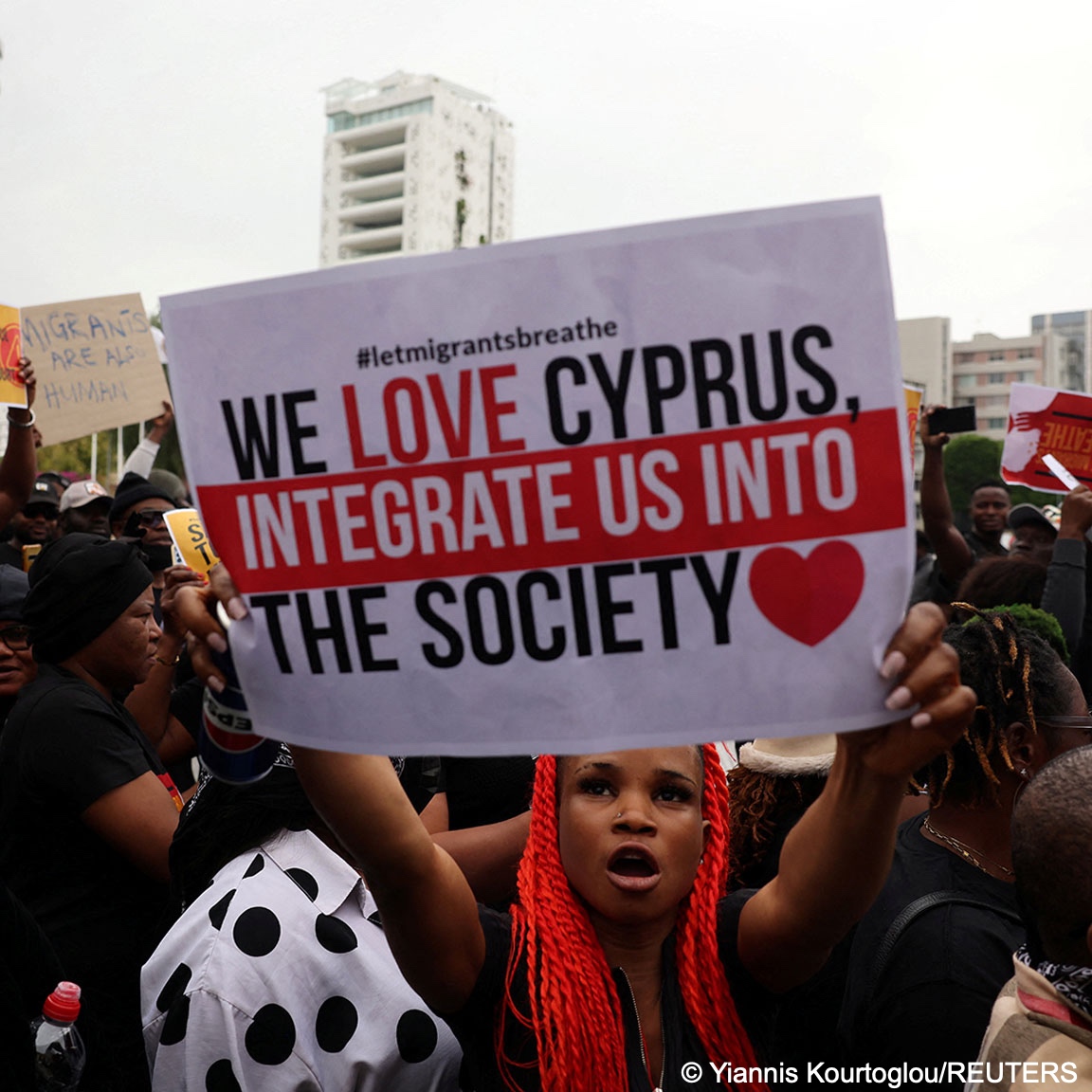 📷Some 700 people, mostly African migrants and asylum seekers, gathered in a peaceful demonstration in Nicosia, calling for equal rights for all migrants in Cyprus. Migrants interviewed by Cyprus Mail called for an end to 'mass deportations' and 'excessive police abuse.'