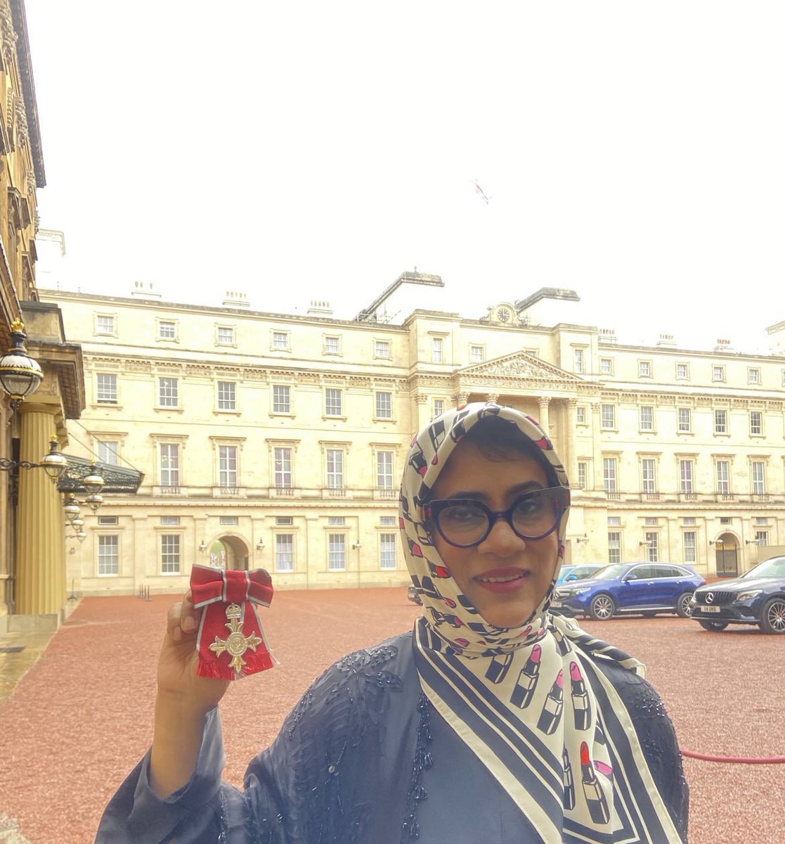 It was a very proud moment for us on Fri 19th Apr, when @taslima_ahmad, Founder/Creative Director @UkCDM received her MBE from @HRHPrincessAnne at Buckingham Palace for “services to disadvantaged people and ethnic minorities”. We cudnt be more proud of her ! @RoyalFamily @GMLO_UK