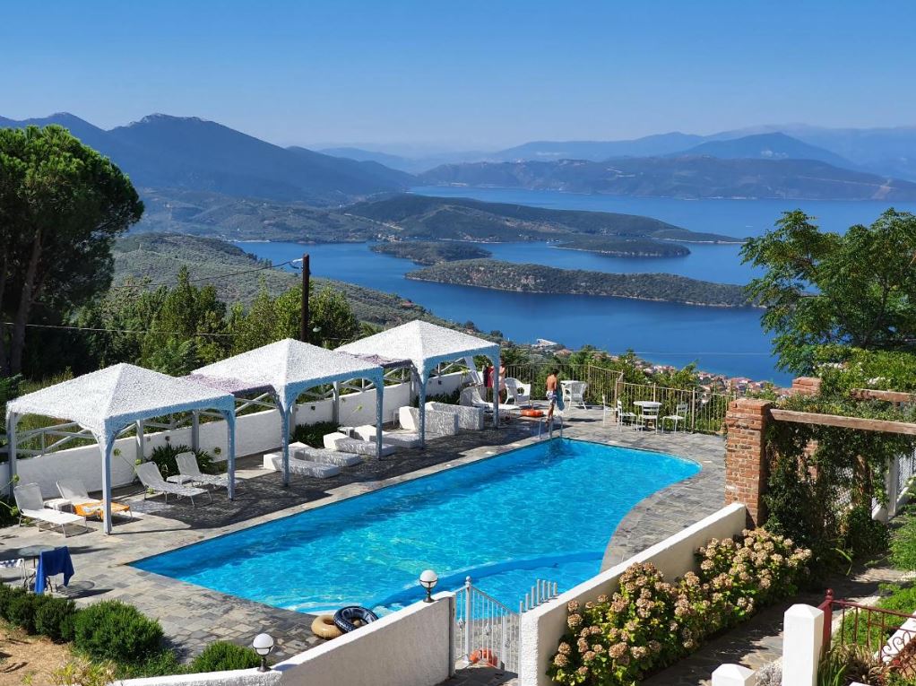 Fancy a break? Bidding is now underway for this fantastic holiday package for 2 people at the Lagou Raxi Country Hotel, Greece! Click on the link to go to LOT C: berkhamsted.com/auction-of-pro…