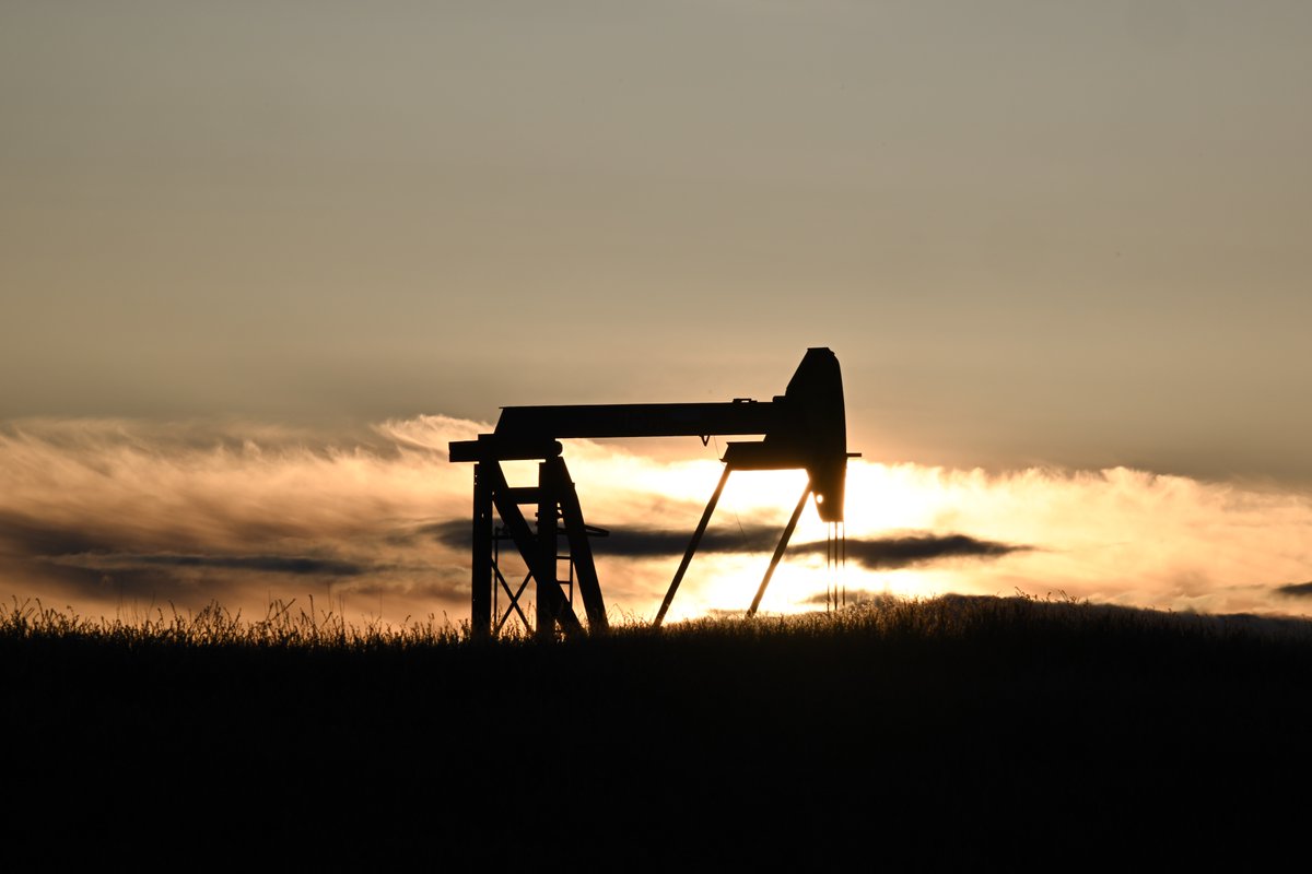 Oil prices retreated on Monday as global markets refocused on market fundamentals after the easing of Middle East tension et.aa.com.tr/41395