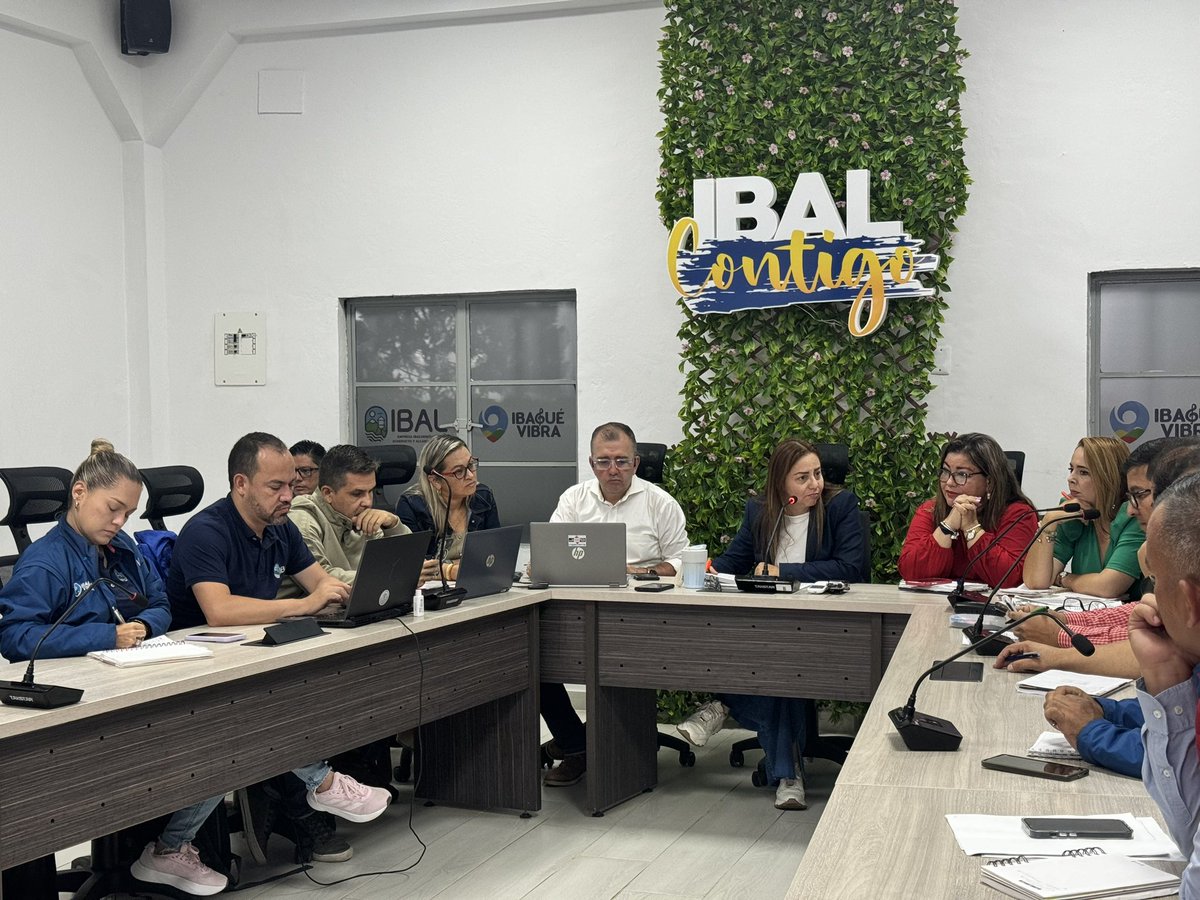 IbalOficial's tweet photo. ¡Trabajo en equipo! Desde las cinco de la mañana, liderado por @GerenciaIbal se desarrolla el tercer comité de gerencia, en el que se realiza seguimiento a cada dirección en los avances comerciales, operativos, financieros y de funcionamiento; manteniendo un servicio de calidad https://t.co/Pt6yudgVW9