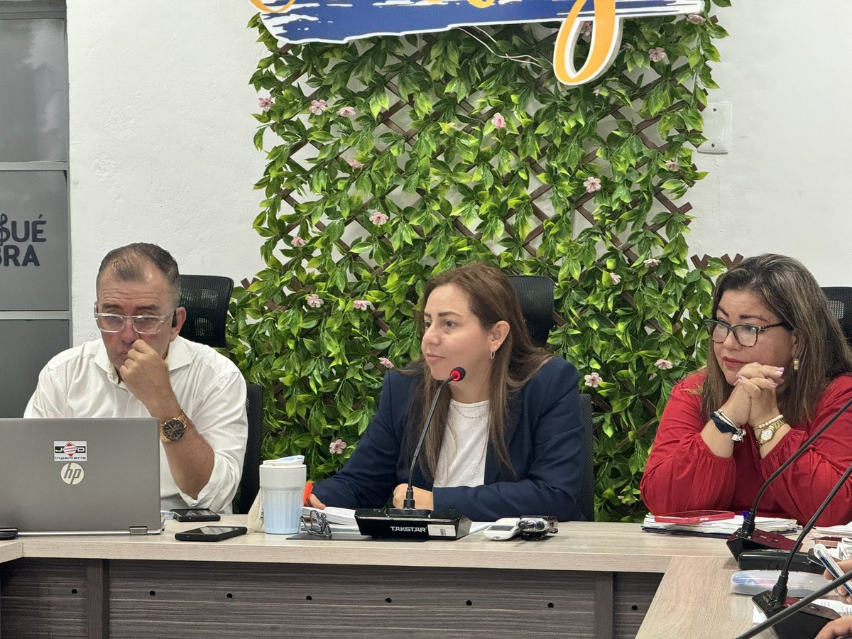 IbalOficial's tweet photo. ¡Trabajo en equipo! Desde las cinco de la mañana, liderado por @GerenciaIbal se desarrolla el tercer comité de gerencia, en el que se realiza seguimiento a cada dirección en los avances comerciales, operativos, financieros y de funcionamiento; manteniendo un servicio de calidad https://t.co/Pt6yudgVW9