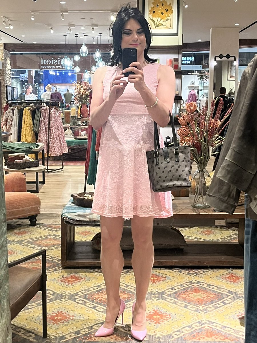 Hi! Do you live in Minneapolis/Saint Paul? If so, what are your favorite places to find cute clothes? I need new places to shop! ❤️🛍️🛒