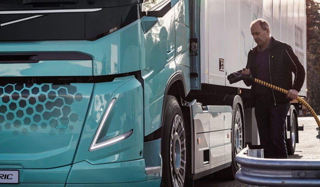 EU Parliament approves law to cut HGV and bus emissions ➡️ buff.ly/3UofzUK 

#freight #freightforwarding #supplychain #logistics  #HGV #HGVIndustry #NetZero #decarbonisation #Sustainability #Decarbonise