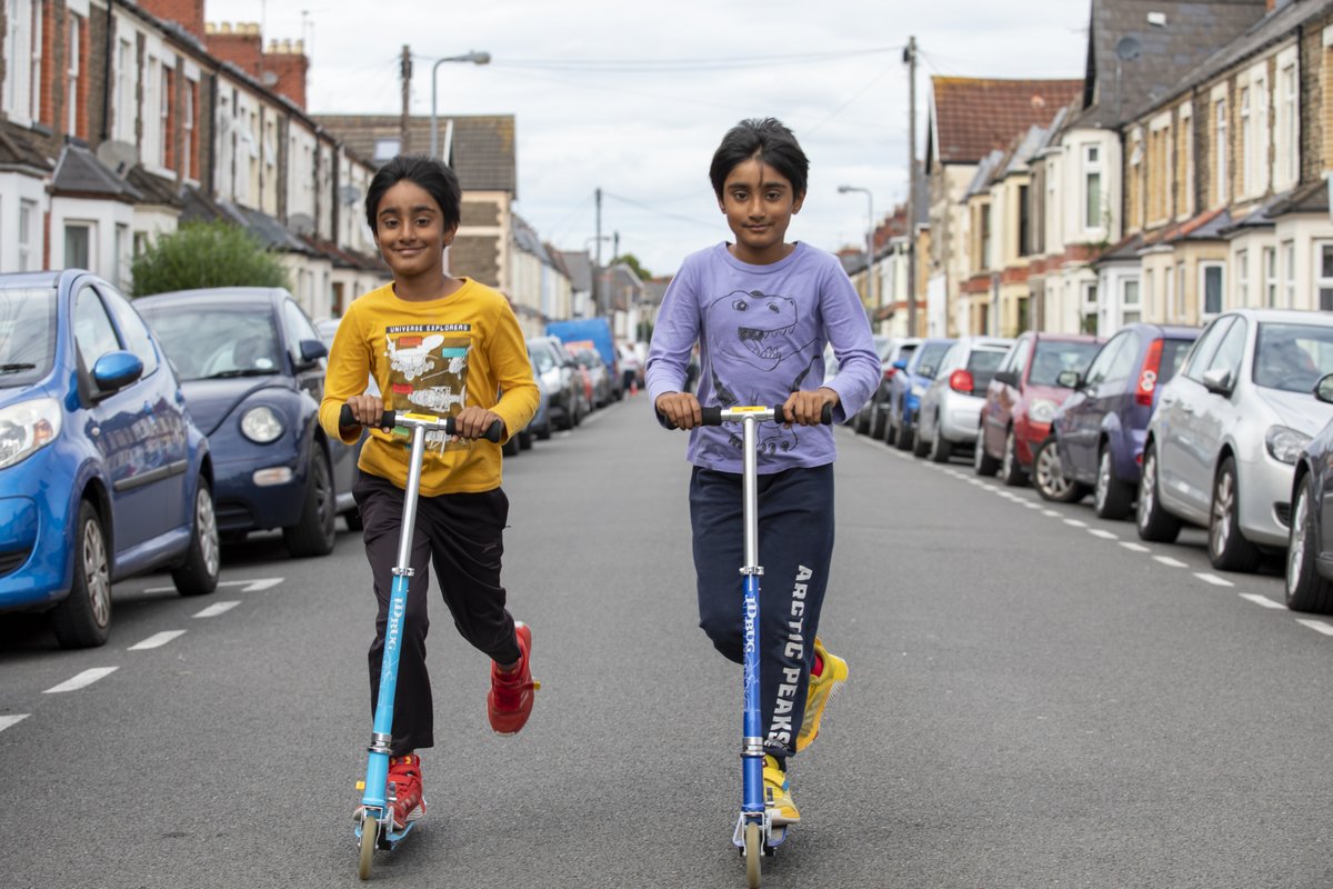 Happy #EarthDay2024! Over 70% of air pollution is produced by road traffic, but walking – or wheeling, cycling or scooting – for short journeys can reduce emissions. Find out why walking is great for our health – and the planet's: livingstreets.org.uk/policy-reports…