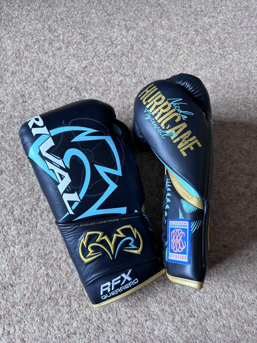 How amazing were my fight gloves?! Massive thank you to @rivalboxinggear for sorting these out for me! So lucky to have the best boxing brand behind me and producing my fight gloves 🫶🏻❤️ #RivalFamily #RivalBoxing #boxing #customgloves #teamhurricane