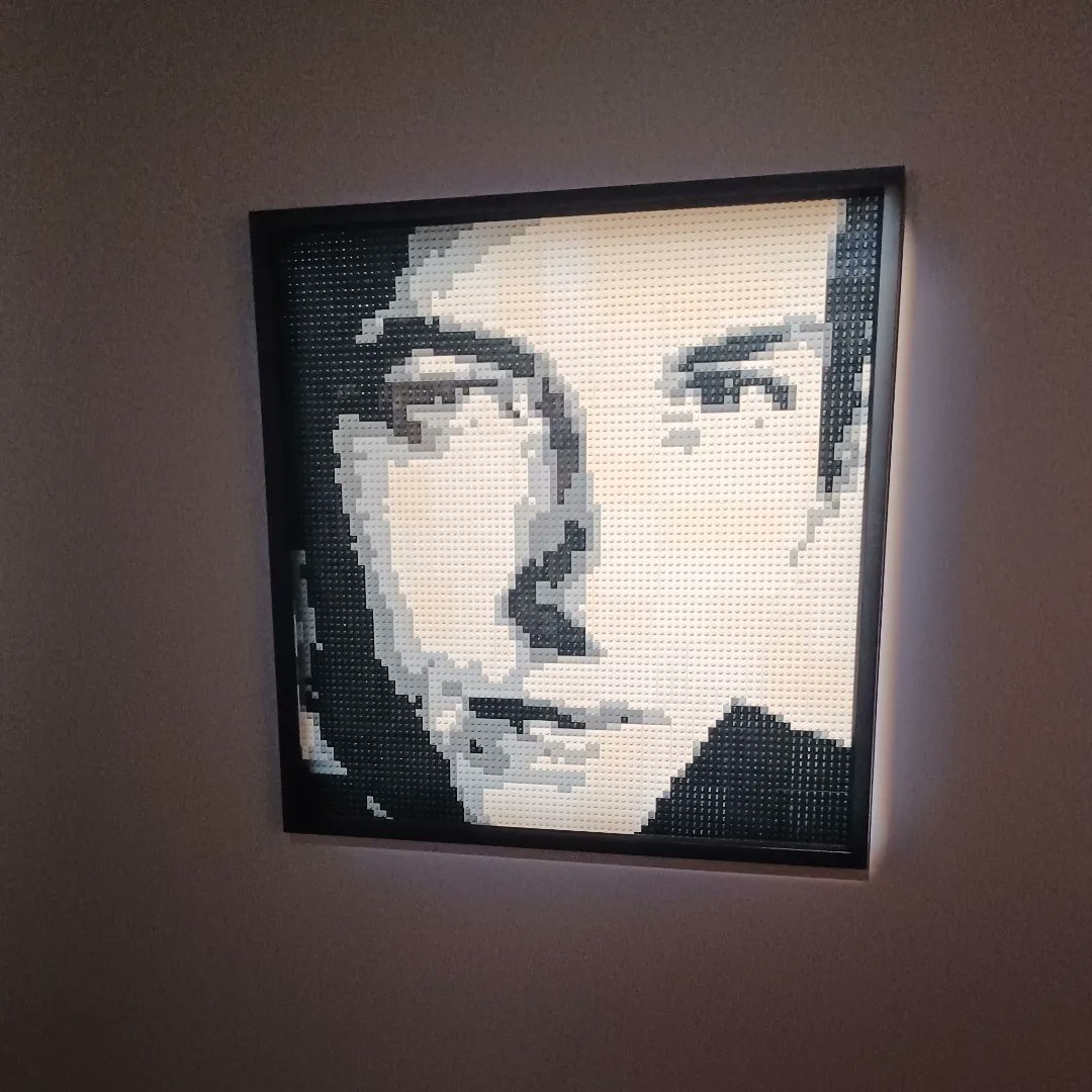b3703742's tweet photo. Art of brick at Brick Lane London #lego #legoart #art https://t.co/JZJckA5cUq