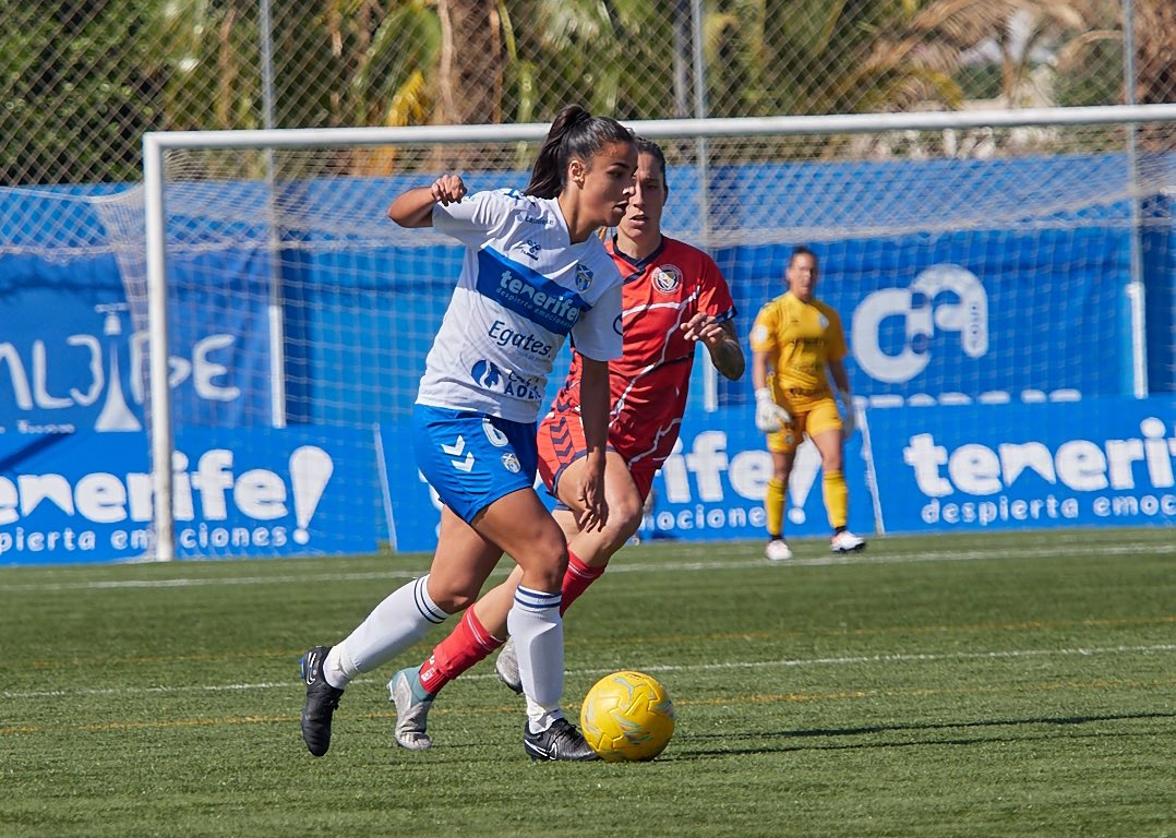 💙🤍🏥 |PARTE MÉDICO| @PaolaHdezDiaz sufre rotura del ligamento cruzado anterior de su rodilla derecha 

¡Mucho ánimo Pao, te esperamos de vuelta!💪🏻🫶🏻

👉🏻 Parte médico completo📲 shorturl.at/bBTX6

#UDTenerife #ContigoVamosAPorMás