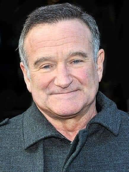 Robin Williams'ın yaptığı her film için yapım şirketinden en az 10 evsizin işe alınmasını ve onlara anlamlı bir şey verilmesini istediğini biliyor muydunuz?
Tüm kariyeri boyunca yaklaşık 1.520 evsiz insana yardım etti.

Kocaman bir yüreği olan bir adam❤❤
#YeniGelmedikGeriGeldik