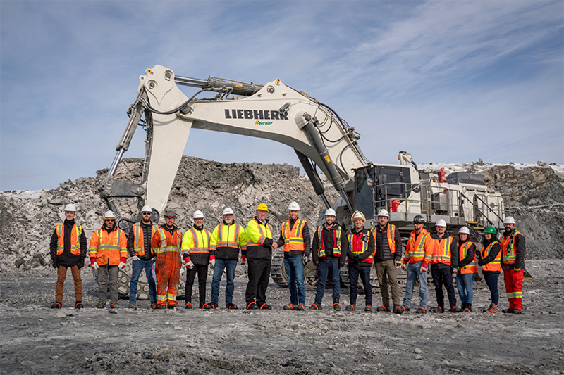 R 9150 is first Liebherr excavator commissioned in Eastern Canada – will work in Abitibi-Temiskaming region at North American Lithium operation.

Read story ⬇️
earthmoversmagazine.co.uk/news/view,firs…

-----
#earthmoversmagazine #liebherr #mining