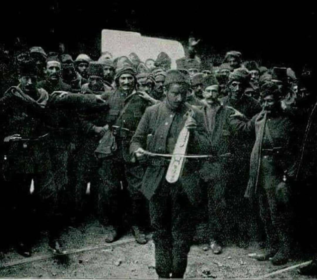 1912, Giresun. Giresun uşakları, Balkan Harbi'ne katılmak için yola çıkıyor.