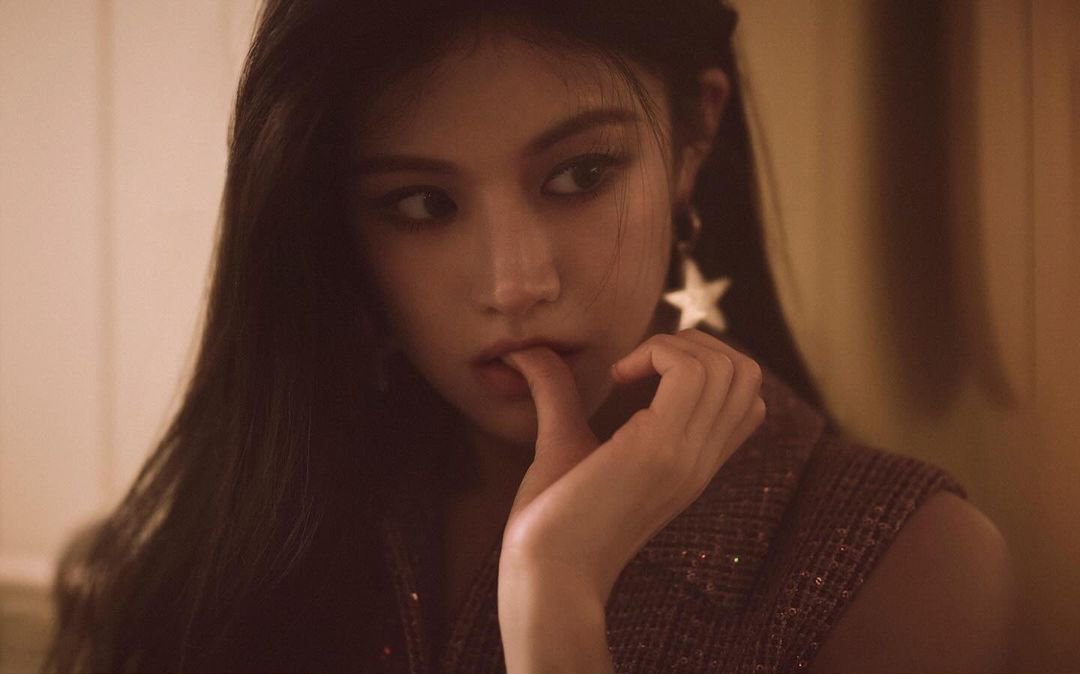 The moment’s covered in immense blessings, curated its sweet wishes to embrace me until the world presents its mirth before me. As I’m turning one year older, here’s to the excitement and beyond that comes accordingly with hopes and joy. Happy birthday, dearest me! ♥︎