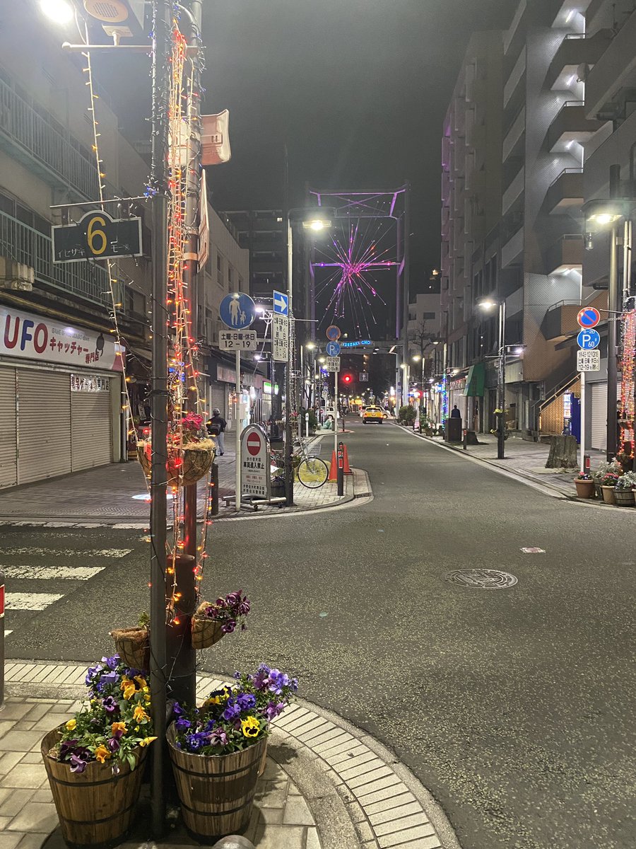 42x6SHhhviUkpLd's tweet photo. มีร้านอาหารมากมายบนถนนสายหลัก😄
สถานที่ศักดิ์สิทธิ์ของเพลงยุคShowa🎶🎷
เทพเพลงMisora Hibariเกิดที่Yokohama🎤🤠
#คานากาวะ #Yokohama #Isesakicho #เพลงโชวะ #Misorahibari #Aoemima #伊勢崎町ブルース #เที่ยวคนเดียว #เที่ยวญี่ปุ่น https://t.co/V5un5mPf4r