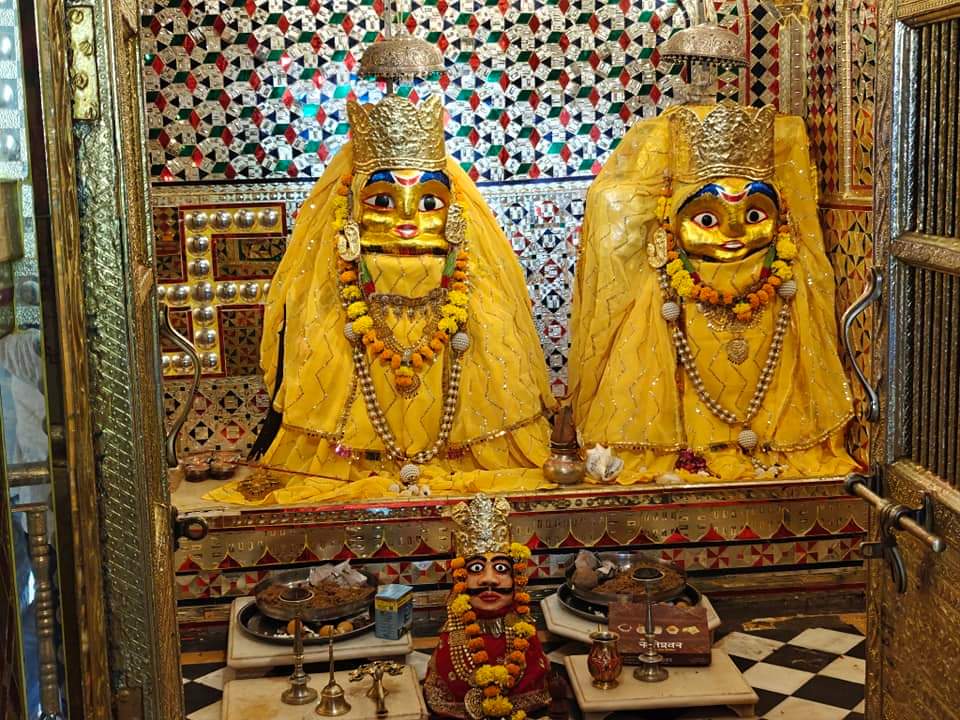 आज पचपदरा सॉल्ट स्थित शक्ति पीठ श्री सांभरा आशापुरा माताजी मंदिर (देवल) में पूजा अर्चना कर सभी के जीवन में सुख-समृध्दि व खुशहाली की कामना की। #Barmer