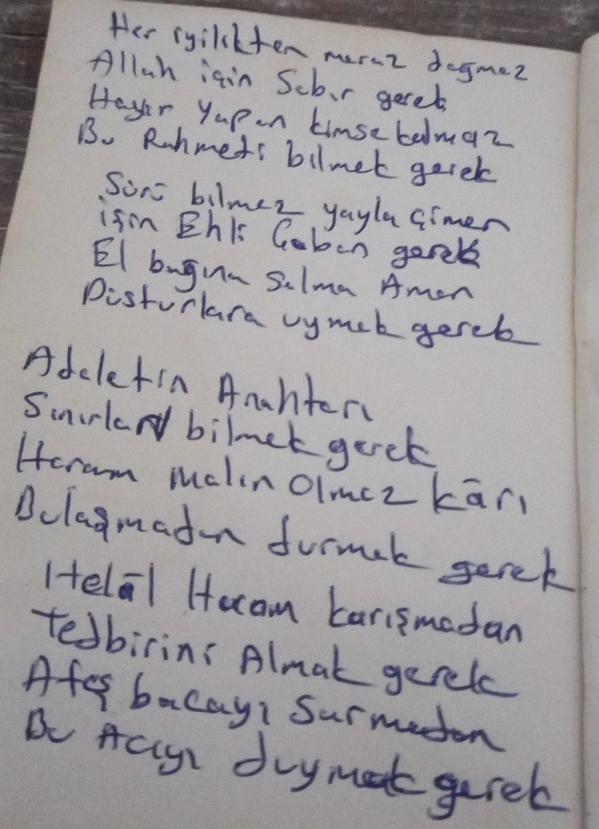 'Dervişlik yoluna düştüm
Allah için dağları  aştım
Her gördüğüm yerde şaştım
Efendim geldi imdadıma

Gitmesi çetin kalması zor
Her merhale ayrı alem
Kır nefsini mesafe al
Sen koş düşen imdadıma'