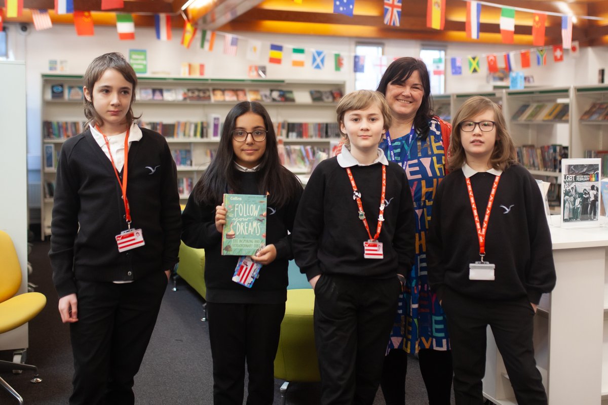 sns_library's tweet image. Author Katherine Mengardon
@KMengardon visited @StokeySchool
to celebrate #WorldBookDay2024 . Our Hackney Reading Ambassadors interviewed Katherine in assembly about her newly published book &apos;Follow Your Dreams:100 Inspiring &amp;amp; Extraordinary Jobs&apos;.So inspiring.Thank you Katherine.
