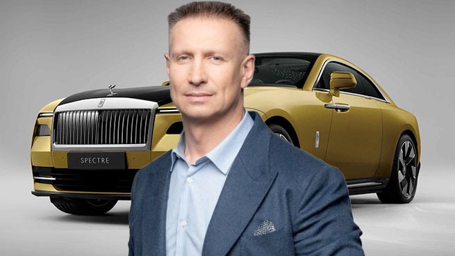 🇺🇦 A law maker in the poorest country in Europe (Ukraine) is the first proud owner of the $600,000 Rolls Royce Spectre. Where is the money coming from? No other EU lawmaker can afford one. Anyways, democracy and defeating Russia.