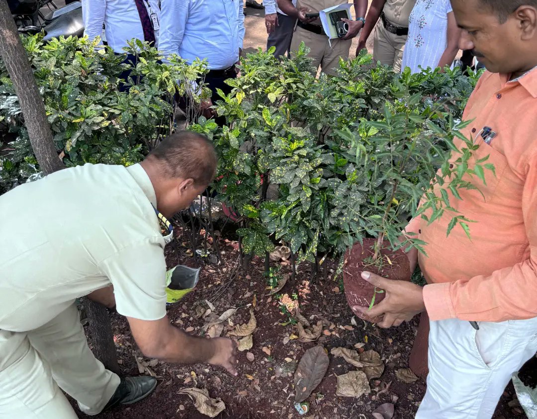 Today, on World Earth Day, our Belapur team, along with Belapur Police Officers, did a plantation at the police station. The event was graced by Senior P.I., Mr. Gore, and other police officials. To support 'Plastic Vs Planet' we distributed cloth bags to all police officials.
