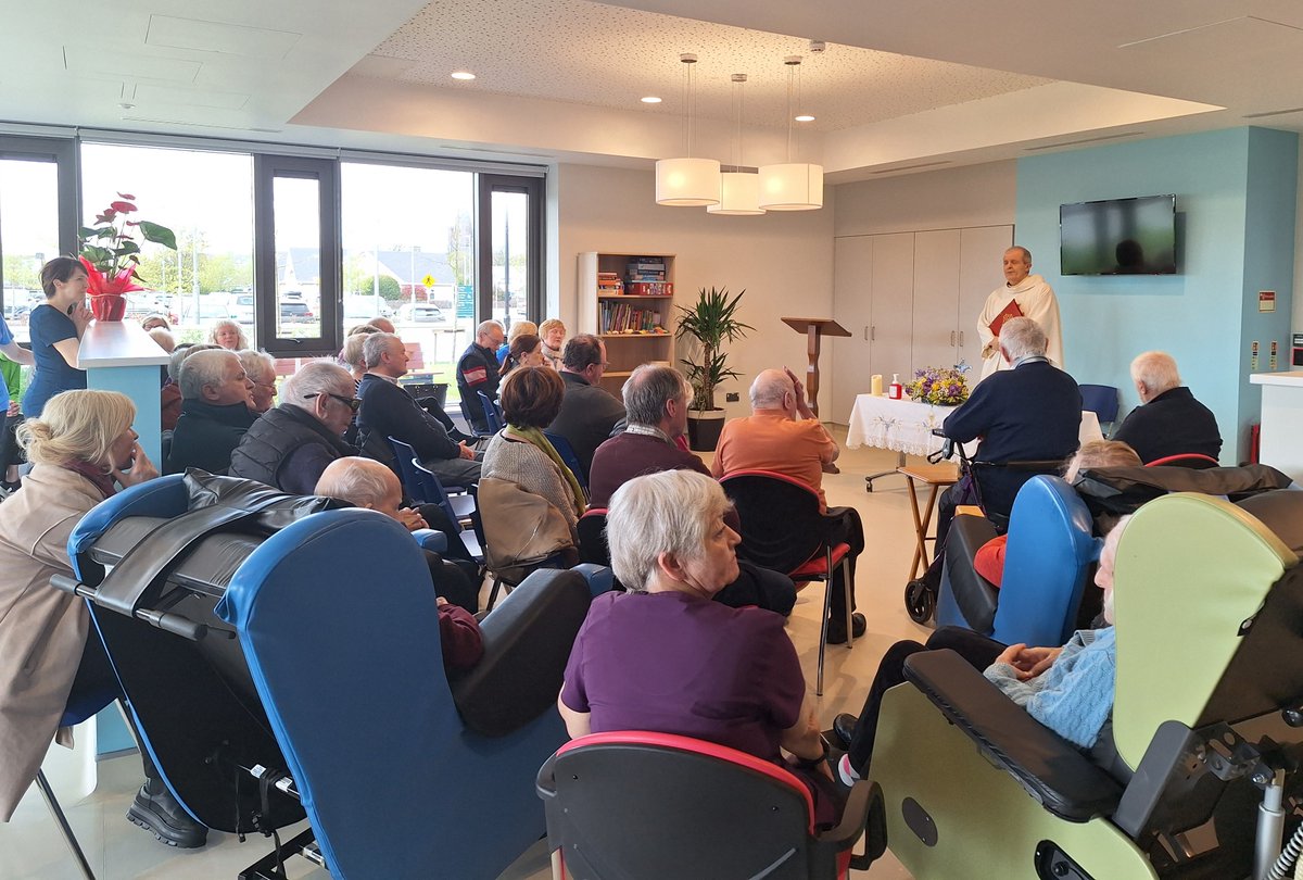 A blessing ceremony was held for residents of the Joe & Helen O'Toole Community Nursing Unit, their families & staff. Special guests incl previous Directors of Nursing Mary Egan & Caroline Coen pictured with Sini Varghese current DON. Thanks to Fr. Farragher for concelebrating