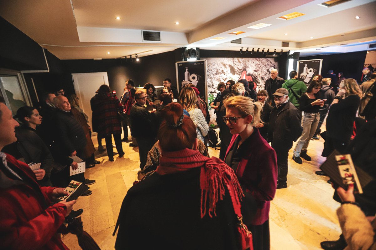 FestivalMESS's tweet image. #MM24 Sinoć je publika u Sarajevskom ratnom tetatru SARTR imala priliku pogledati izvođenje gostujuće predstave &quot;671 - LOV&quot;, realizovane u produkciji Crnogorskog narodnog pozorišta.

Photo © Hamza Duraković

#ModulMemorije #MemoryModule #FestivalMESS