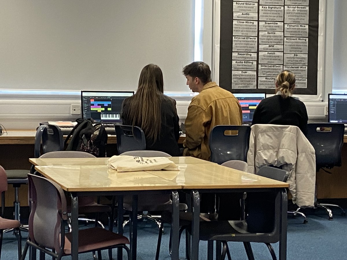 WestonFavellGAT's tweet photo. We were honoured to have multi-platinum award winning music producer Dom come to work with year 10 on a remix project. Students worked so hard and each finished the day with a completely new take on George Ezra's Green Green Grass. Thank you Dom.
#WeAreGAT #WFAMusic https://t.co/aDDWID3L5d