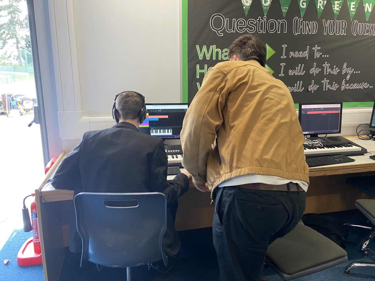 WestonFavellGAT's tweet photo. We were honoured to have multi-platinum award winning music producer Dom come to work with year 10 on a remix project. Students worked so hard and each finished the day with a completely new take on George Ezra's Green Green Grass. Thank you Dom.
#WeAreGAT #WFAMusic https://t.co/aDDWID3L5d