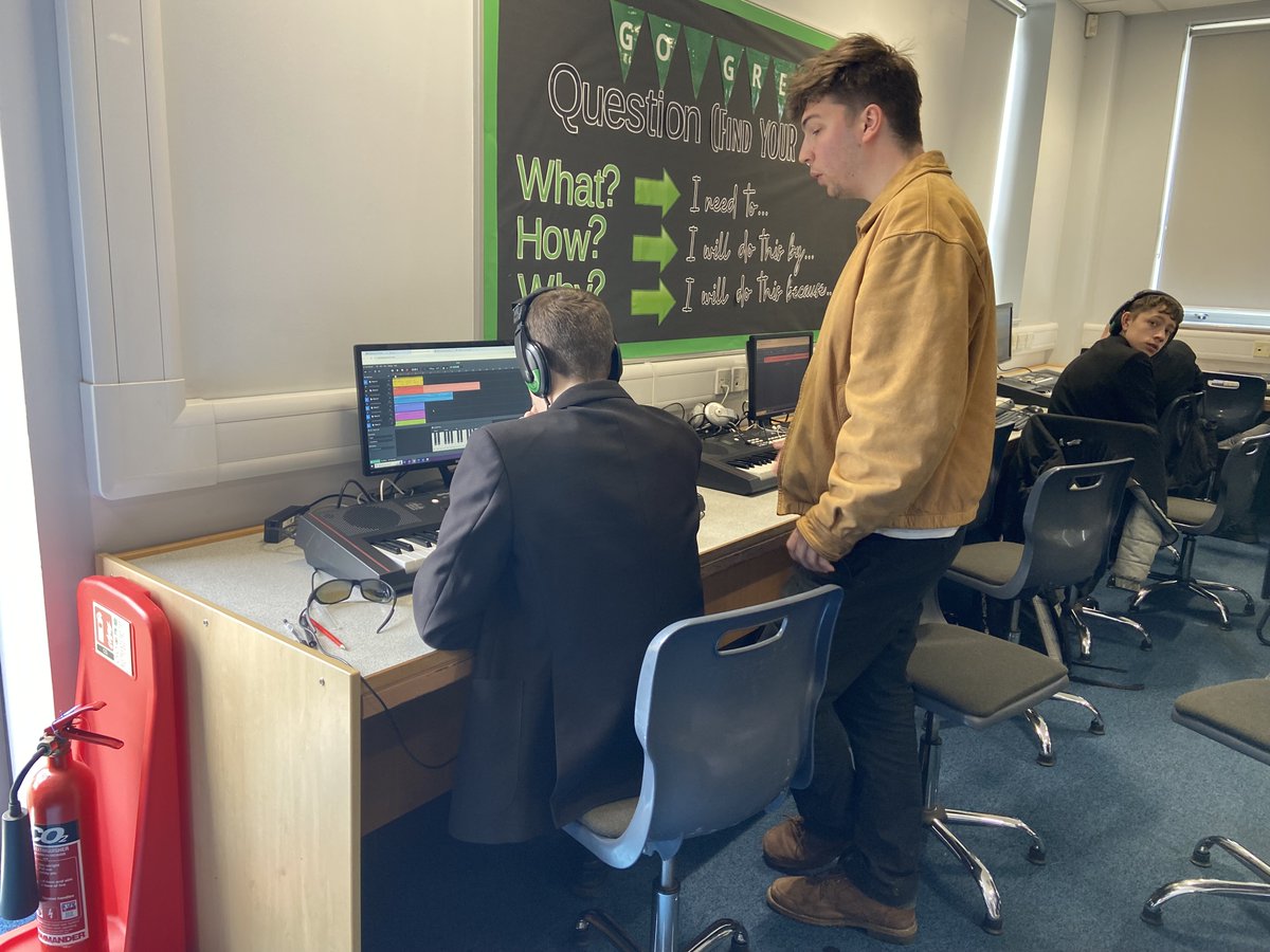 WestonFavellGAT's tweet photo. We were honoured to have multi-platinum award winning music producer Dom come to work with year 10 on a remix project. Students worked so hard and each finished the day with a completely new take on George Ezra's Green Green Grass. Thank you Dom.
#WeAreGAT #WFAMusic https://t.co/aDDWID3L5d
