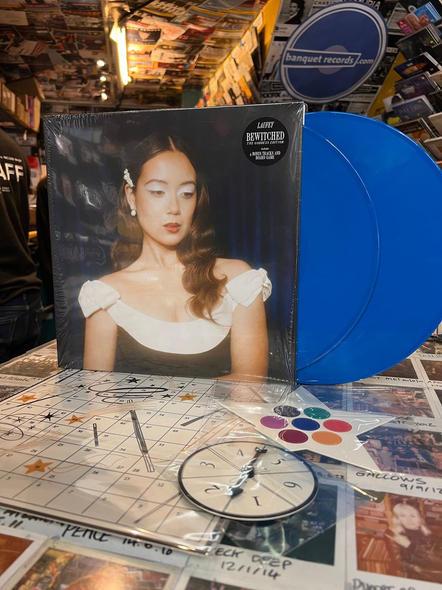 👀 LAUFEY 👀 the dark blue colourway of Bewitched The Goddess is here and includes a board game banquetrecords.com/laufey/bewitch…
