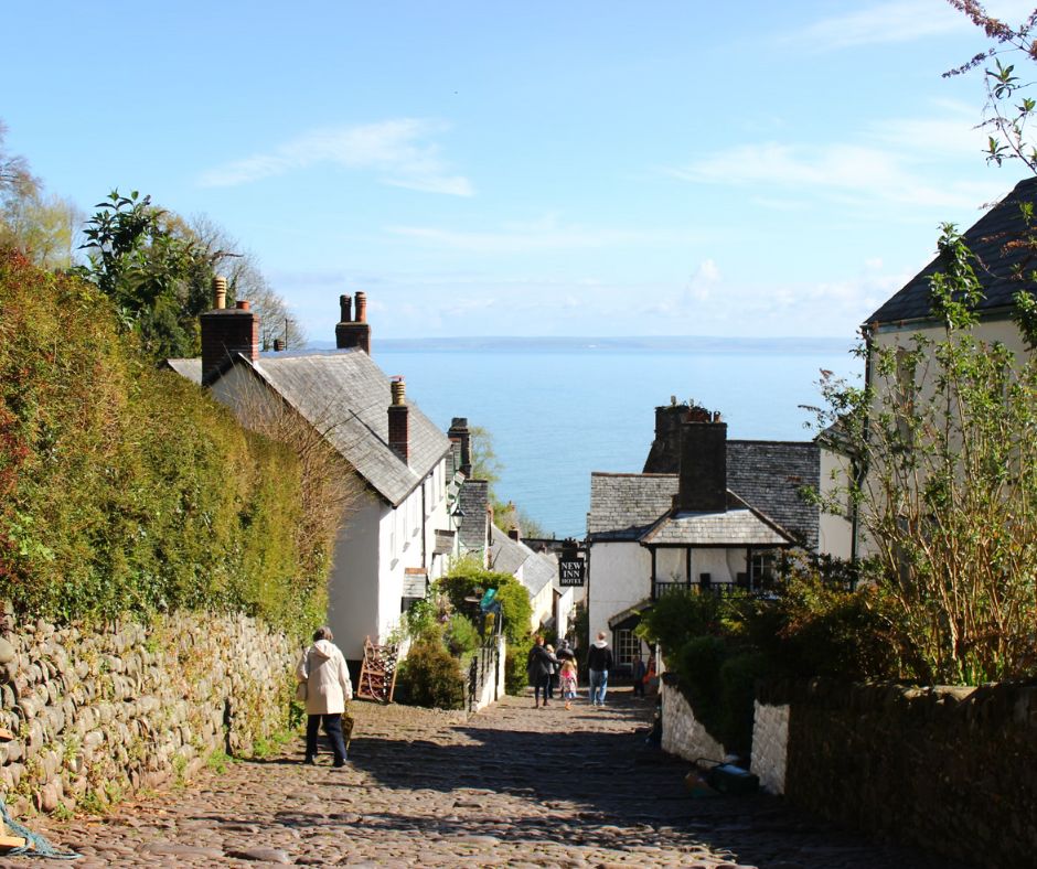 Clovelly is a true gem of North Devon, offering staggering views across Bideford Bay and a more relaxed way of life! Discover Clovelly 🔗 bit.ly/3UiECZ6