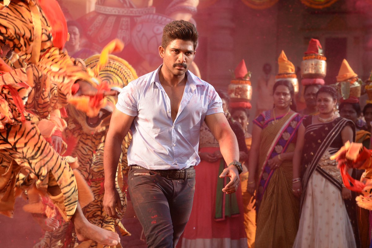 Here’s the Mass HD still of Icon star @alluarjun from #Sarrainodu 💥🔥 #8YearsForSarrainodu ❤️‍🔥 HD Link- we.tl/t-iJDeGrq5Hl