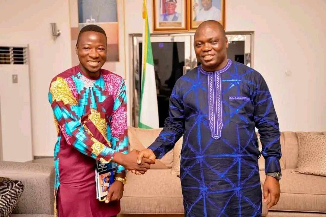 respekt6641's tweet image. New Record Set!!!
@AsogyaJames just concluded a 166 Hours of Read-A-Thon Attempt by an individual.
 
An event that Started on 15-22nd April in Wukari Local Government of Taraba State Nigeria. 
Congratulations Sir. 
@channelstv 
@GWR 
@AIT_Online 
#Robbery #Samlarry #Dangote