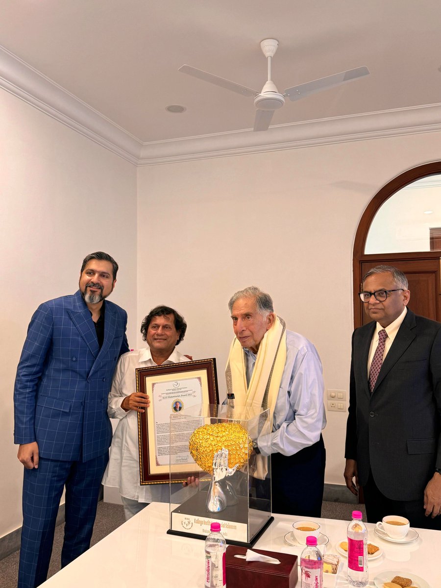 Presented the award at his residence due to his limited mobility, a heartfelt gesture from the KISS family. 40,000 tribal children send prayers for his health & continued inspiration for our nation's progress. Grateful to Mr. @rickykej & Mr. N. Chandrasekaran for their presence.