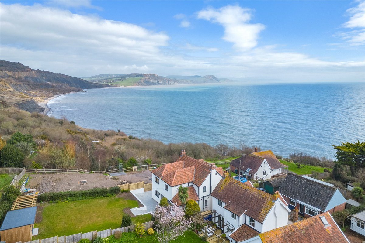 New instruction

#LymeRegis #Dorset

Impressive detached #coastalhome located a short walk from #LymeRegistown, with exquisite views of stunning #LymeBay and direct right of way access to the #SouthWestCoastPath and the #beach. OIEO £1,000,000.

jackson-stops.co.uk/properties/190…