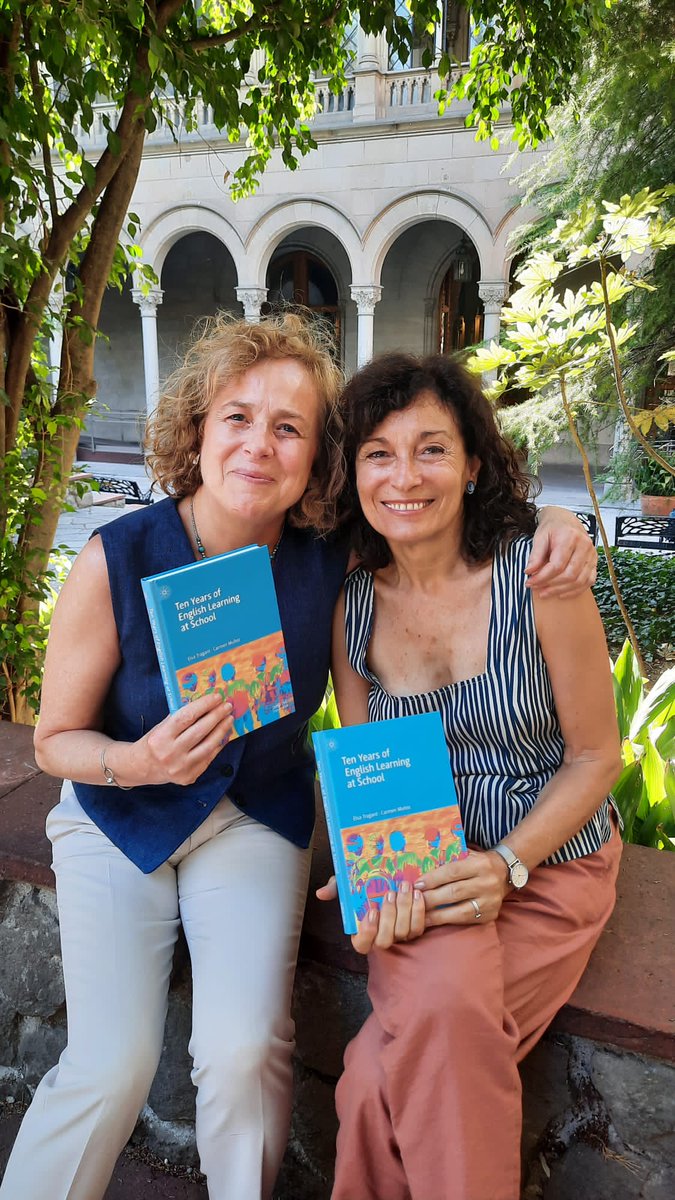 Congratulations to Dr. Elsa Tragant & Dr. Carmen Muñoz on receiving @aesla_twit 's 'XXVII Premio de Investigación para Investigadores Experimentados' for their book 'Ten Years of English Learning at School!' 🥳@Aesla2024 #AESLA2024 🔗link.springer.com/book/10.1007/9…
