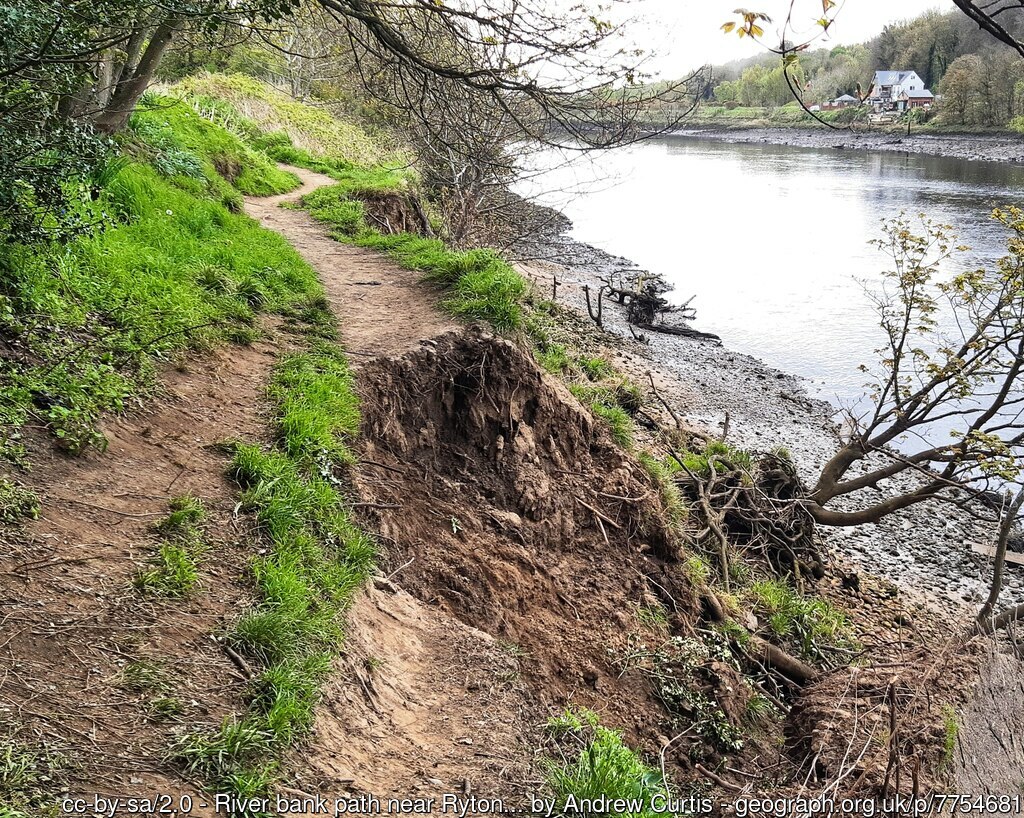 Sunday, #River #Tyne #landslip #riverbank #tidal #footpath geograph.org.uk/p/7754681 by Andrew Curtis